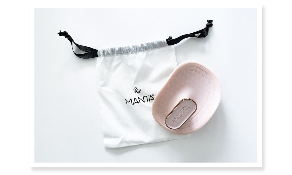 Photo of a Manta hair brush on top of its dust bag